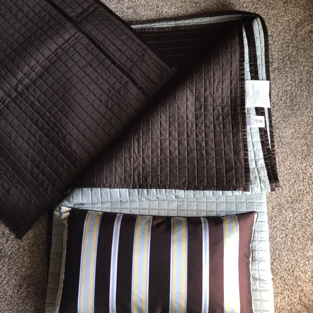 Target Home Full/Queen coverlet, 2 shams & pillow